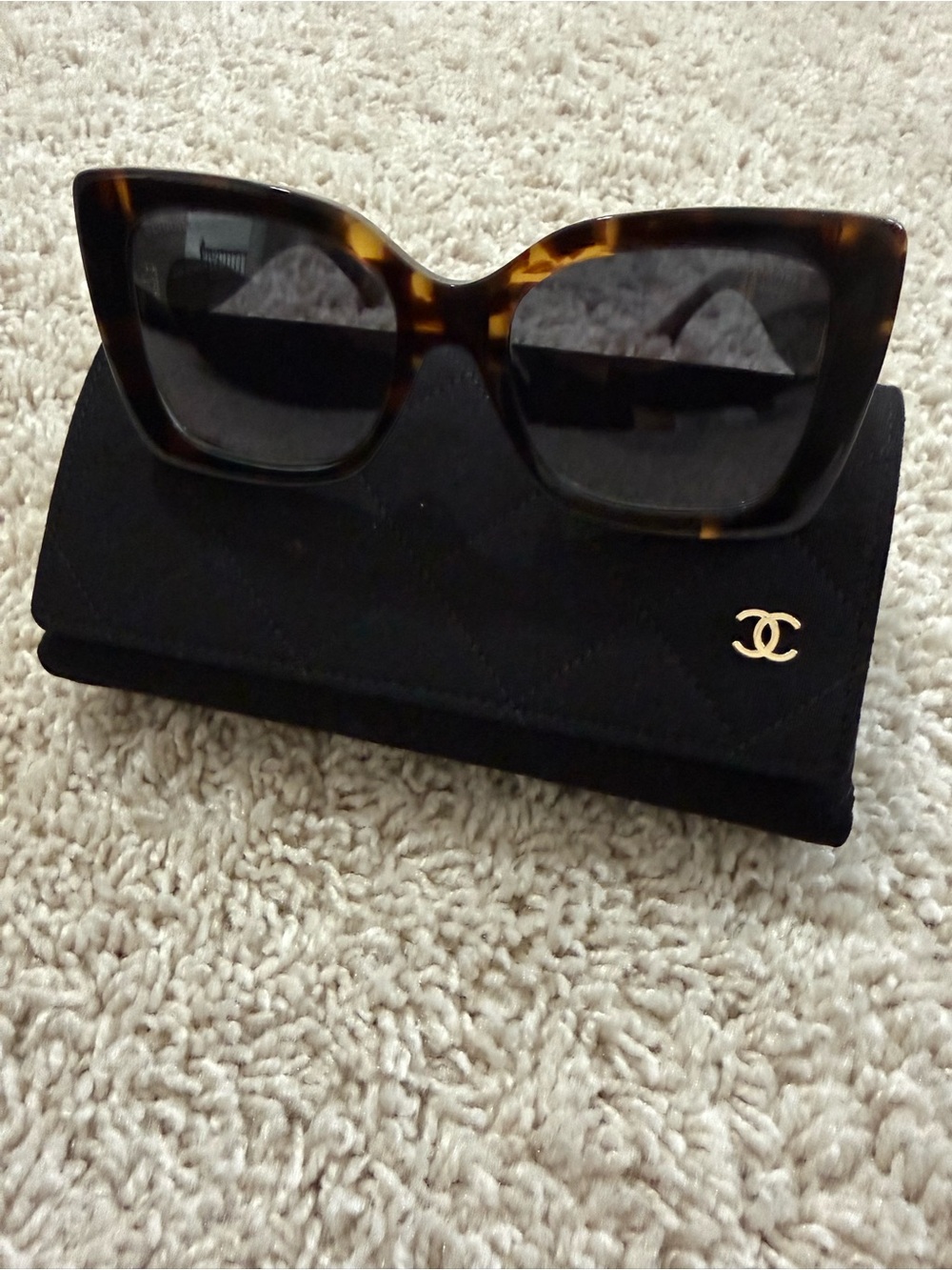 CHANEL Tortoiseshell Sunglasses with Gold CC Logo and Black Quilted Case - Picture 2 of 2